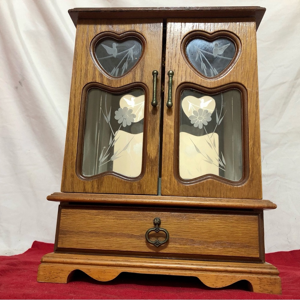 Vintage Wooden  Musical Jewelry Box